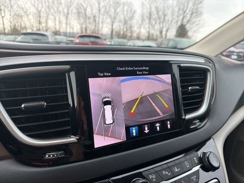 Used 2018 Chrysler Pacifica Touring-L w/ Advanced Safetytec Group image 32