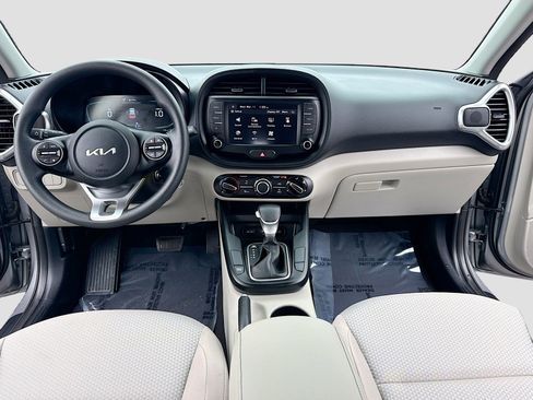 Used 2023 Kia Soul LX w/ LX Technology Package image 3
