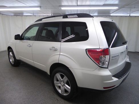 Used 2010 Subaru Forester 2.5X Premium w/ Popular Equipment Group 1A image 5