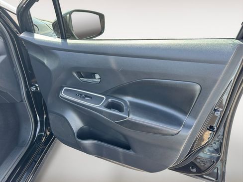 Used 2020 Nissan Versa SR FWD image 13