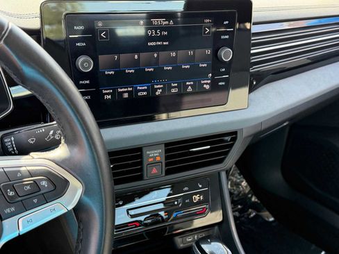 Used 2025 Volkswagen Jetta SE FWD image 20