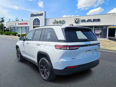 Certified 2024 Jeep Grand Cherokee Altitude AWD/4WD image 3