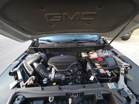 Used 2018 GMC Acadia SLE image 27