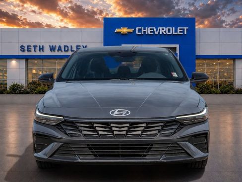 Used 2025 Hyundai Elantra Sport FWD image 2