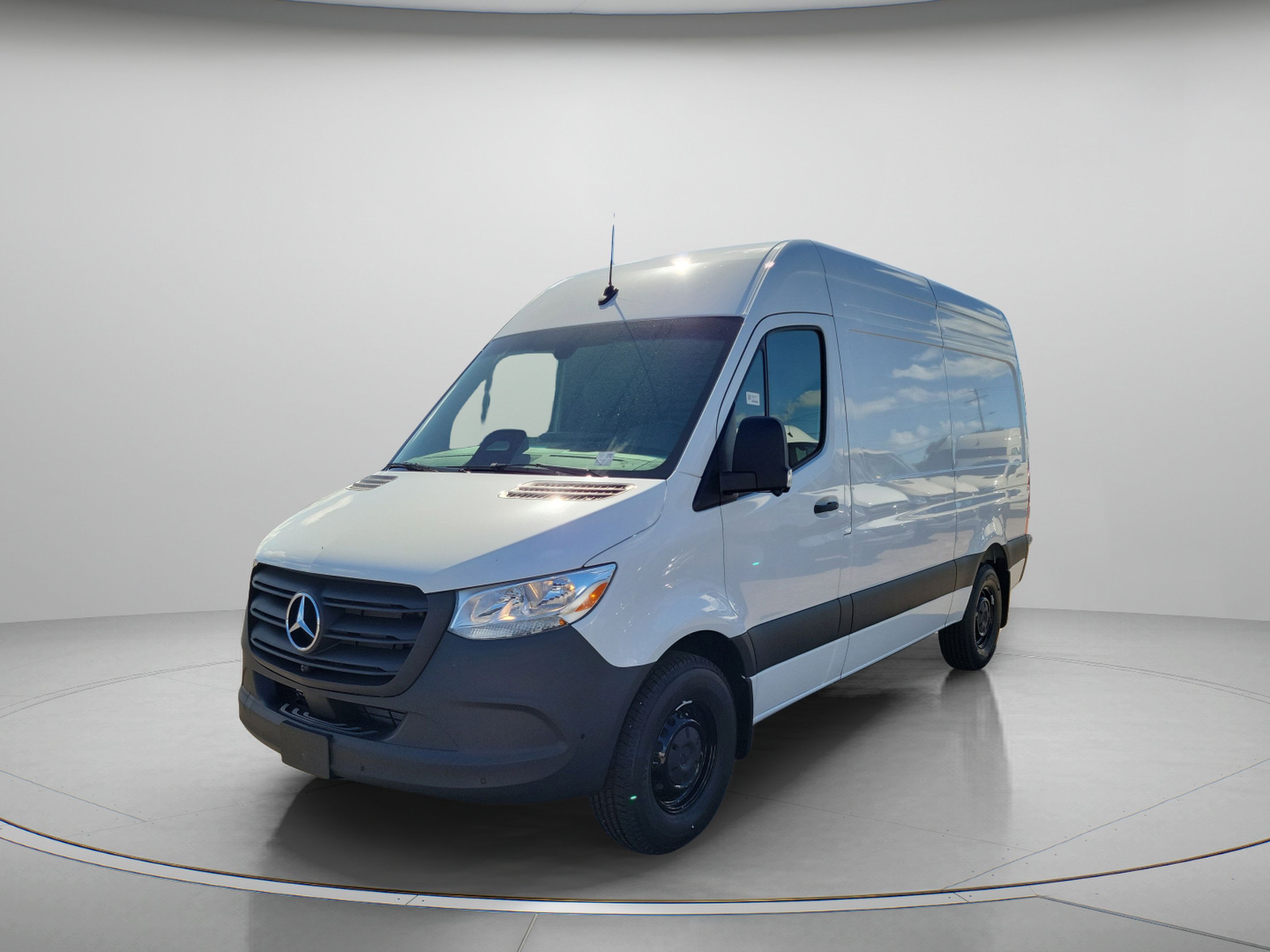 Used 2026 Mercedes-Benz Sprinter 2500 image 2
