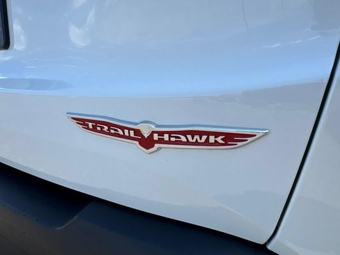 Used 2022 Jeep Renegade Trailhawk AWD/4WD image 40