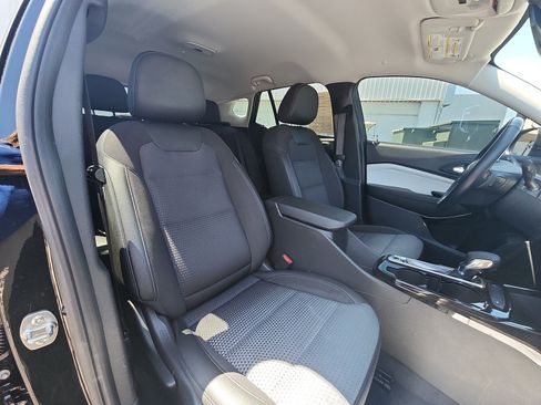 Used 2024 Chevrolet Trax LT w/ Driver Confidence Package FWD image 23