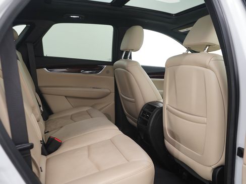 Used 2019 Cadillac XT5 Luxury AWD/4WD image 14