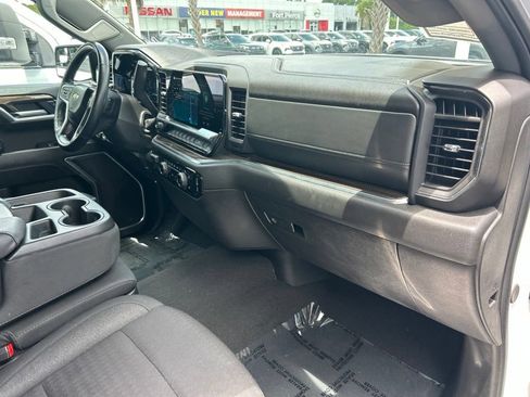 Used 2025 Chevrolet Silverado 1500 LT RWD image 39