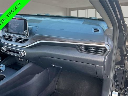 Used 2025 Nissan Altima 2.5 SV FWD image 24
