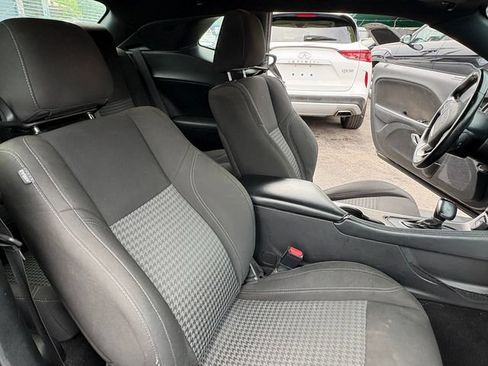 Used 2022 Dodge Challenger SXT RWD image 16