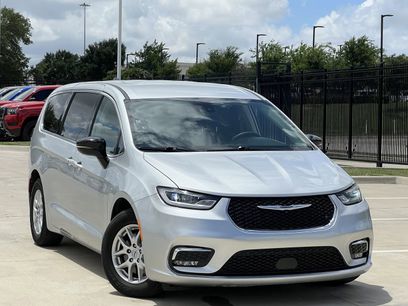 Used 2024 Chrysler Pacifica Touring-L