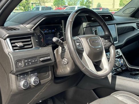 Used 2021 GMC Yukon Denali w/ Denali Premium Package AWD/4WD image 15