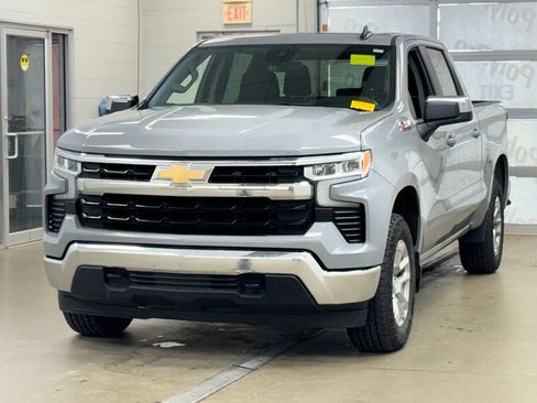 Used 2024 Chevrolet Silverado 1500 LT w/ Z71 Off-Road Package AWD/4WD image 3