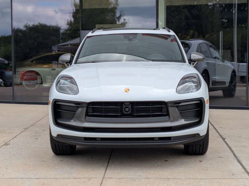 New 2026 Porsche Macan image 6