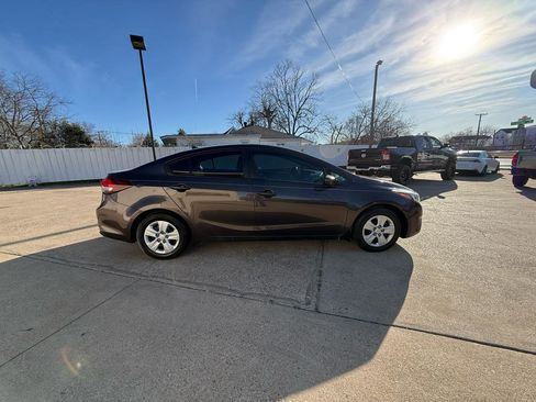 Used 2018 Kia Forte LX image 6