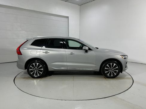 Used 2023 Volvo XC60 B5 Plus image 35