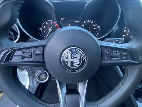 Used 2020 Alfa Romeo Giulia Ti image 16