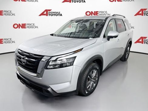 Used 2025 Nissan Pathfinder SV FWD image 3