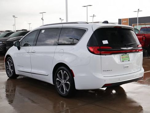New 2026 Chrysler Pacifica Pinnacle FWD image 4