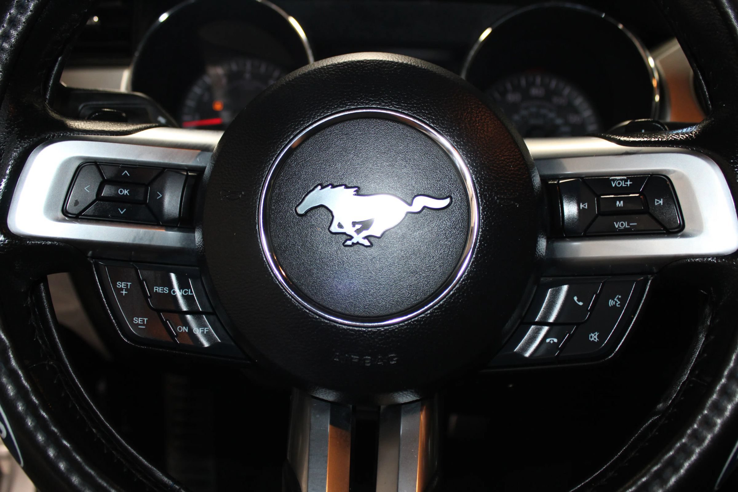 Used 2016 Ford Mustang Convertible RWD image 19