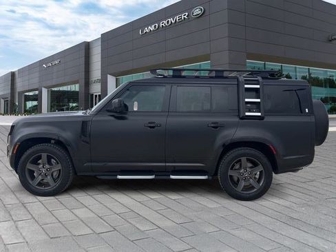 Used 2023 Land Rover Defender 130 X-Dynamic SE image 2