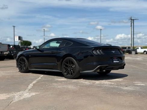 Used 2018 Ford Mustang Coupe RWD image 6