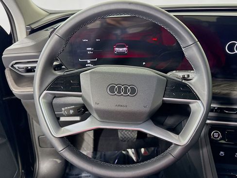 Used 2025 Audi Q5 Premium w/ Convenience Package image 13