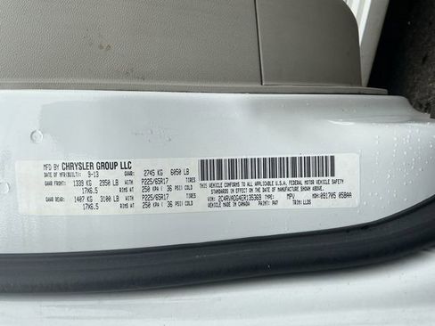 Used 2014 Volkswagen Routan SEL Premium FWD image 30