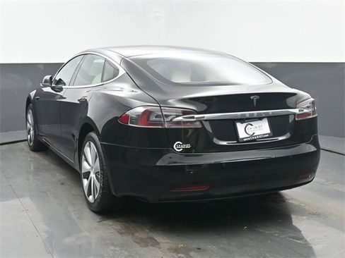 Used 2020 Tesla Model S Long Range Plus image 4