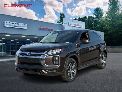 Used 2023 Mitsubishi Outlander Sport SE image 1