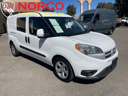Used 2018 RAM ProMaster City SLT w/ Lights & Wheels Group image 2