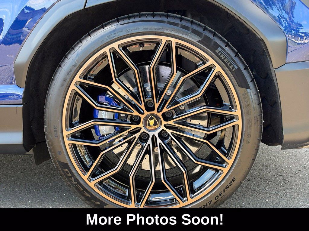 Used 2025 Lamborghini Urus SE AWD/4WD image 13