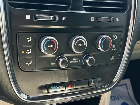 Used 2019 Dodge Grand Caravan SXT FWD image 18