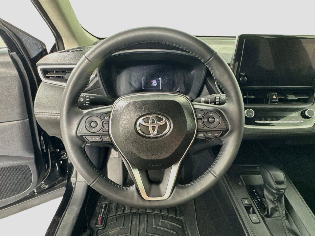 Used 2026 Toyota Corolla Cross LE FWD image 11