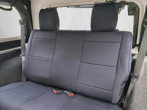 Used 2016 Jeep Wrangler Rubicon w/ Power Convenience Group AWD/4WD image 17