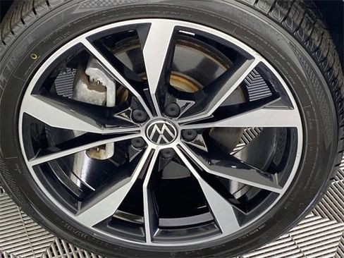 Used 2022 Volkswagen Tiguan SEL R-Line image 28