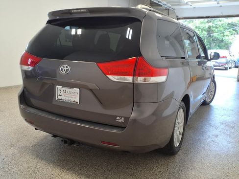 Used 2013 Toyota Sienna XLE AWD/4WD image 4