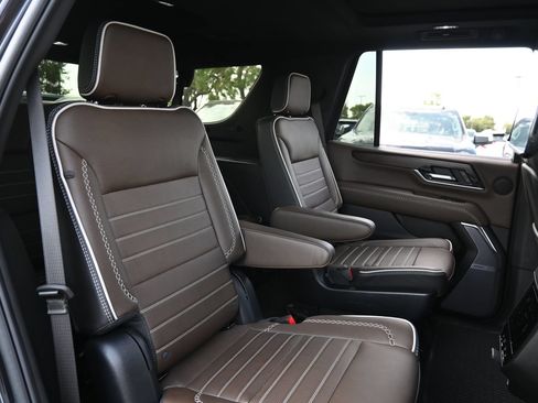 Used 2025 GMC Yukon Denali Ultimate AWD/4WD image 25