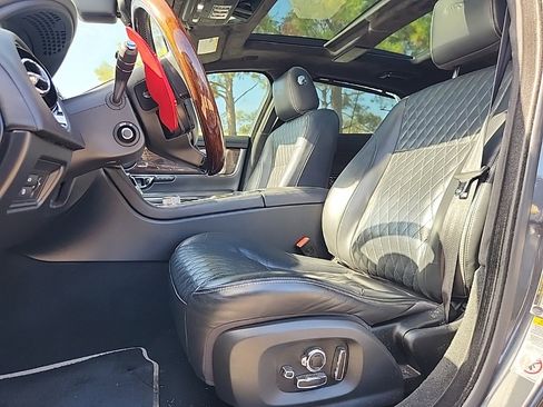 Used 2018 Jaguar XJ L Portfolio image 2