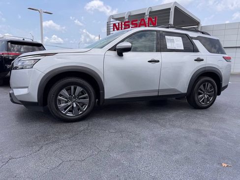 Used 2023 Nissan Pathfinder SV w/ Black Appearance Package AWD/4WD image 2
