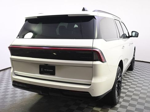 New 2026 Lincoln Navigator Reserve w/ Jet Appearance Package AWD/4WD image 6