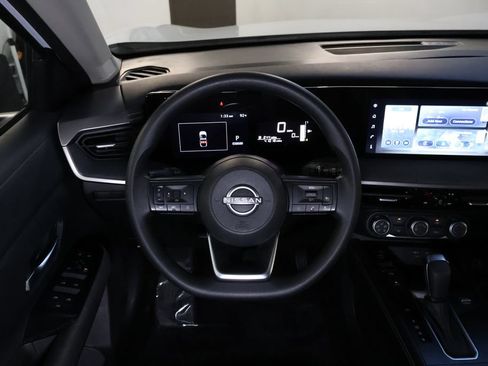 Used 2025 Nissan Kicks SV AWD/4WD image 17