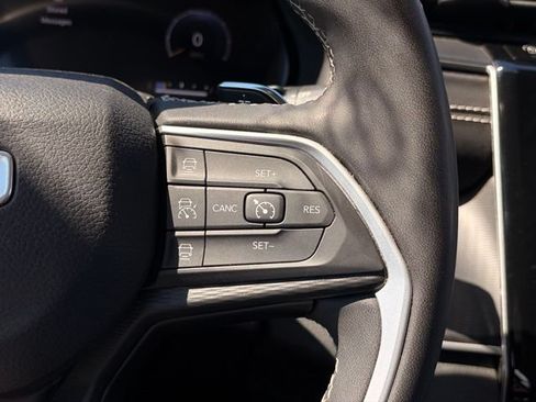 Certified 2023 Jeep Grand Cherokee Laredo AWD/4WD image 16