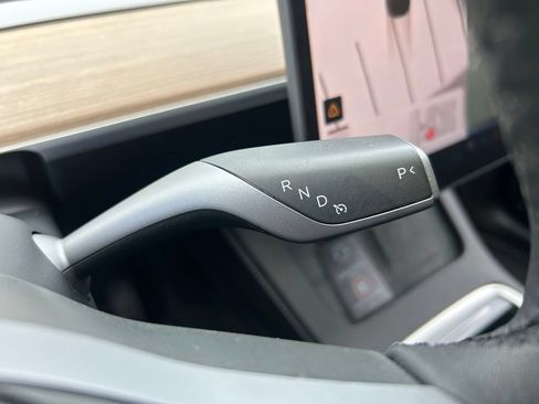 Used 2024 Tesla Model Y 2WD image 58