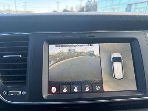 Used 2019 Kia Sedona SX image 18