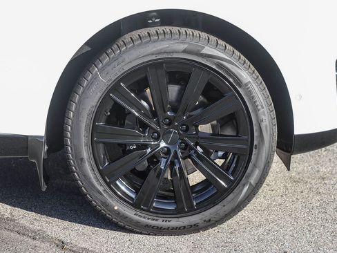 New 2026 Land Rover Range Rover Long Wheelbase SE image 11