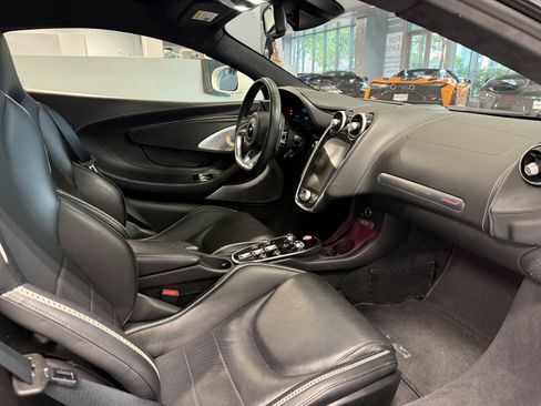 Used 2023 McLaren GT RWD image 17