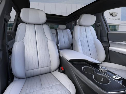 New 2025 Cadillac Lyriq Luxury image 16
