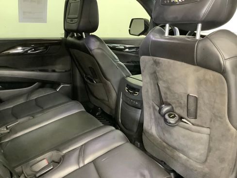 Used 2018 Cadillac Escalade Platinum image 39